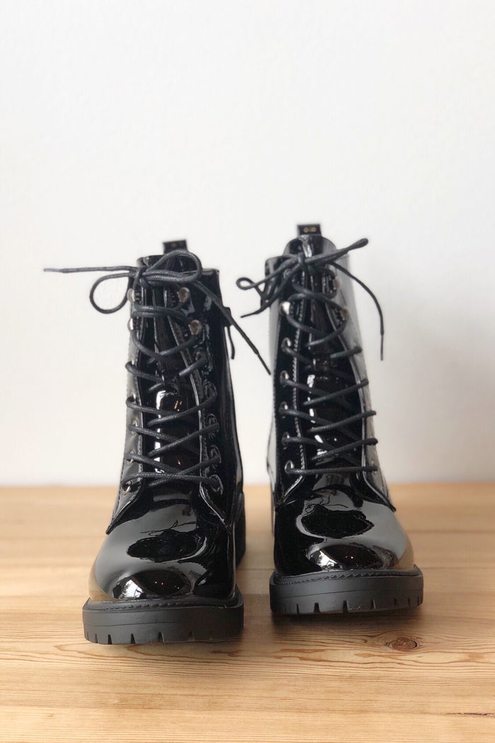 mode, chunky lug boot