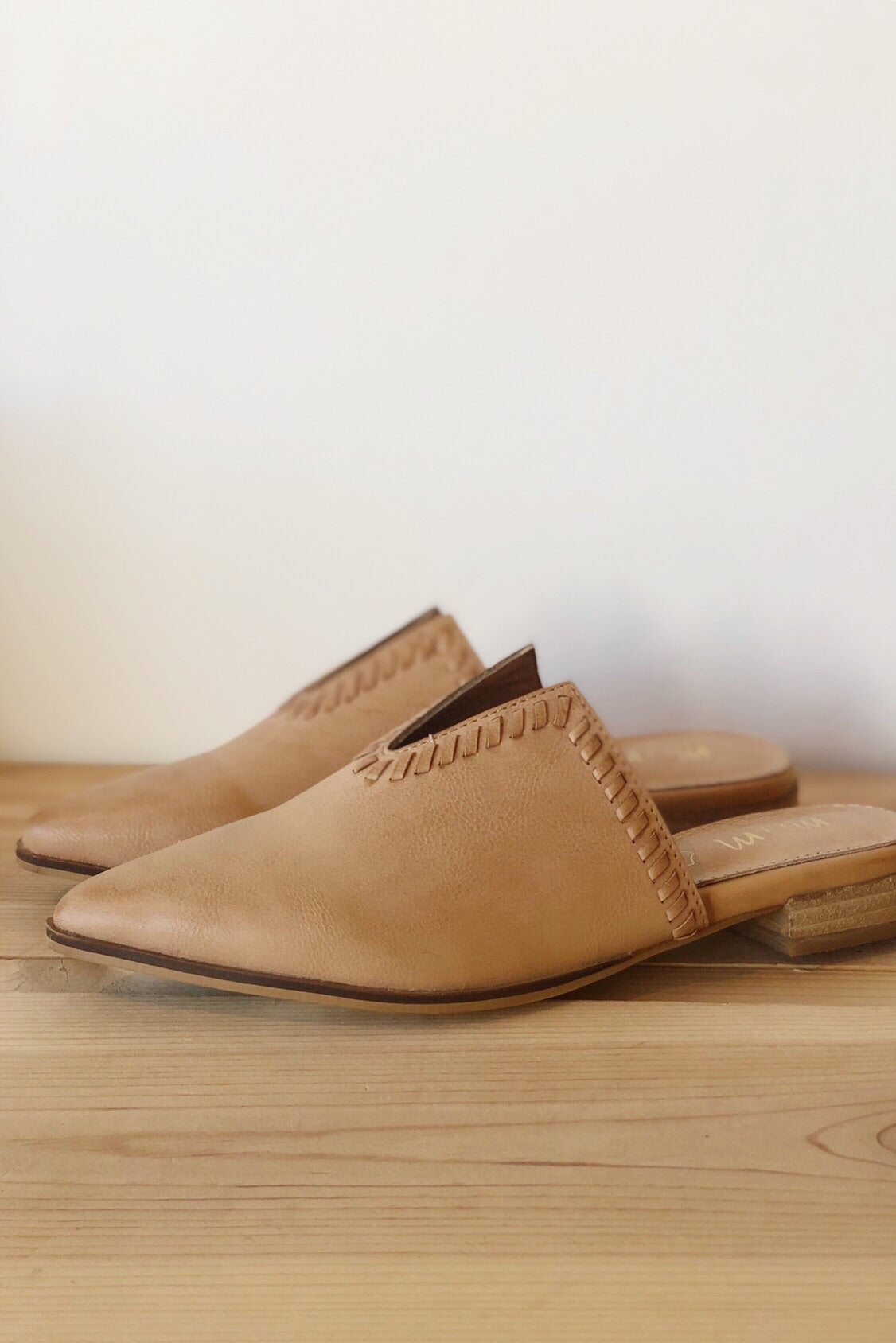 mode, Sophia v cut pointed mule