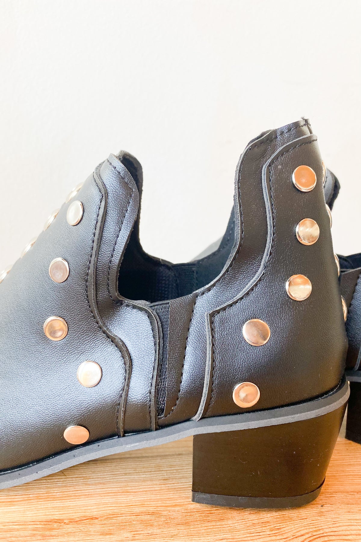 mode, stud deck boot