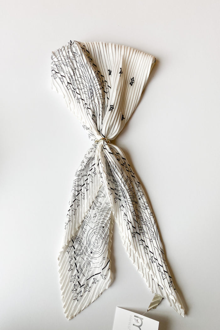 mode, star pleats scarf