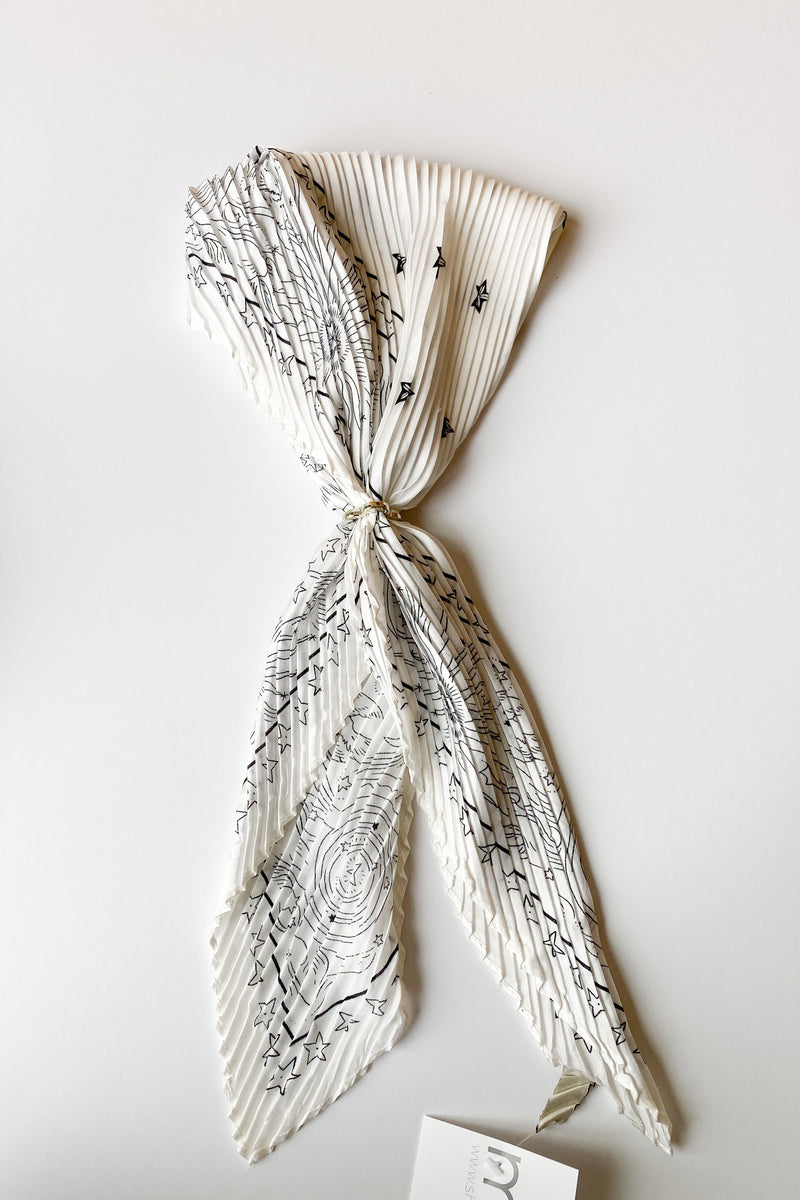 mode, star pleats scarf