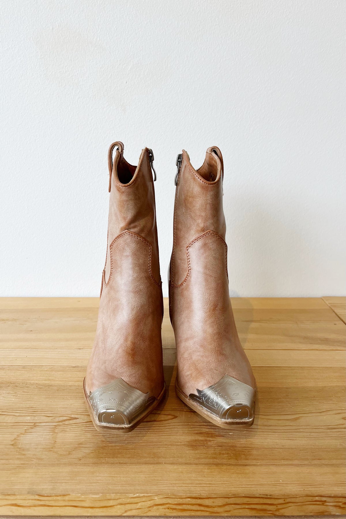 mode, dakota boot