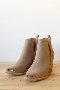 mode, click side cut bootie