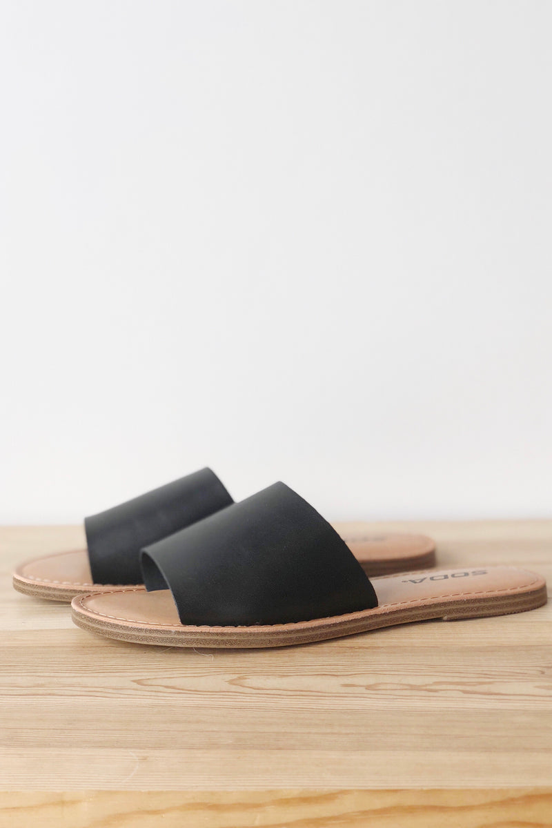 mode, Humble heart sandals