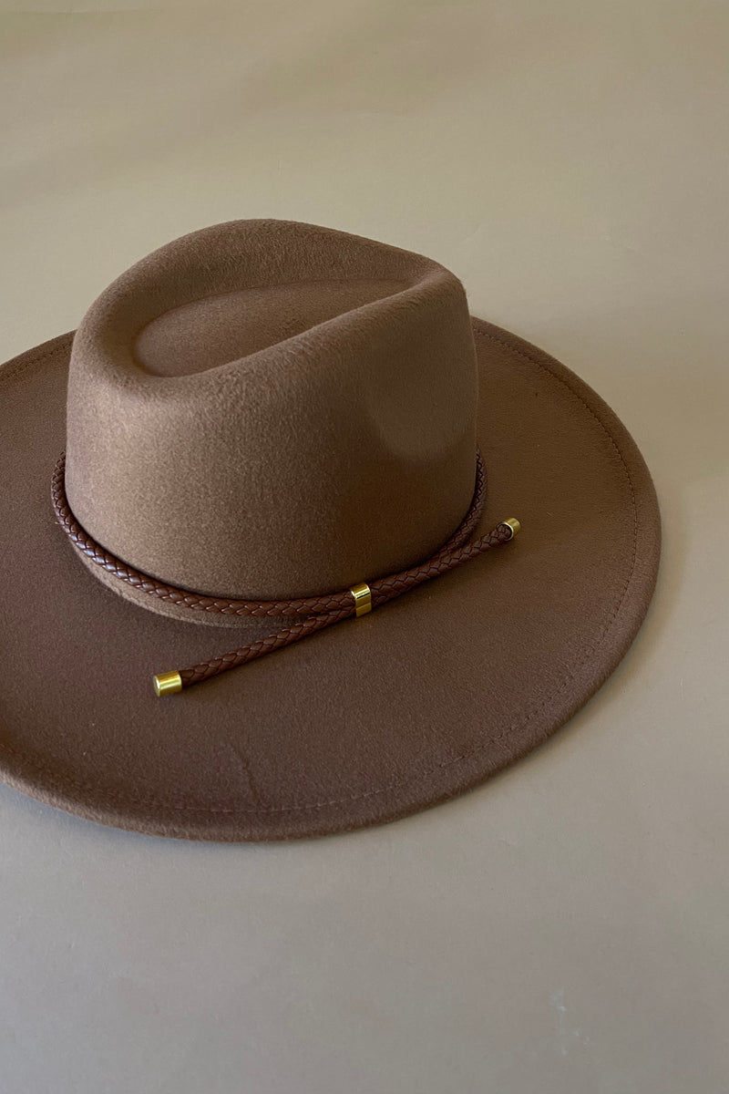 clyde hat with trim