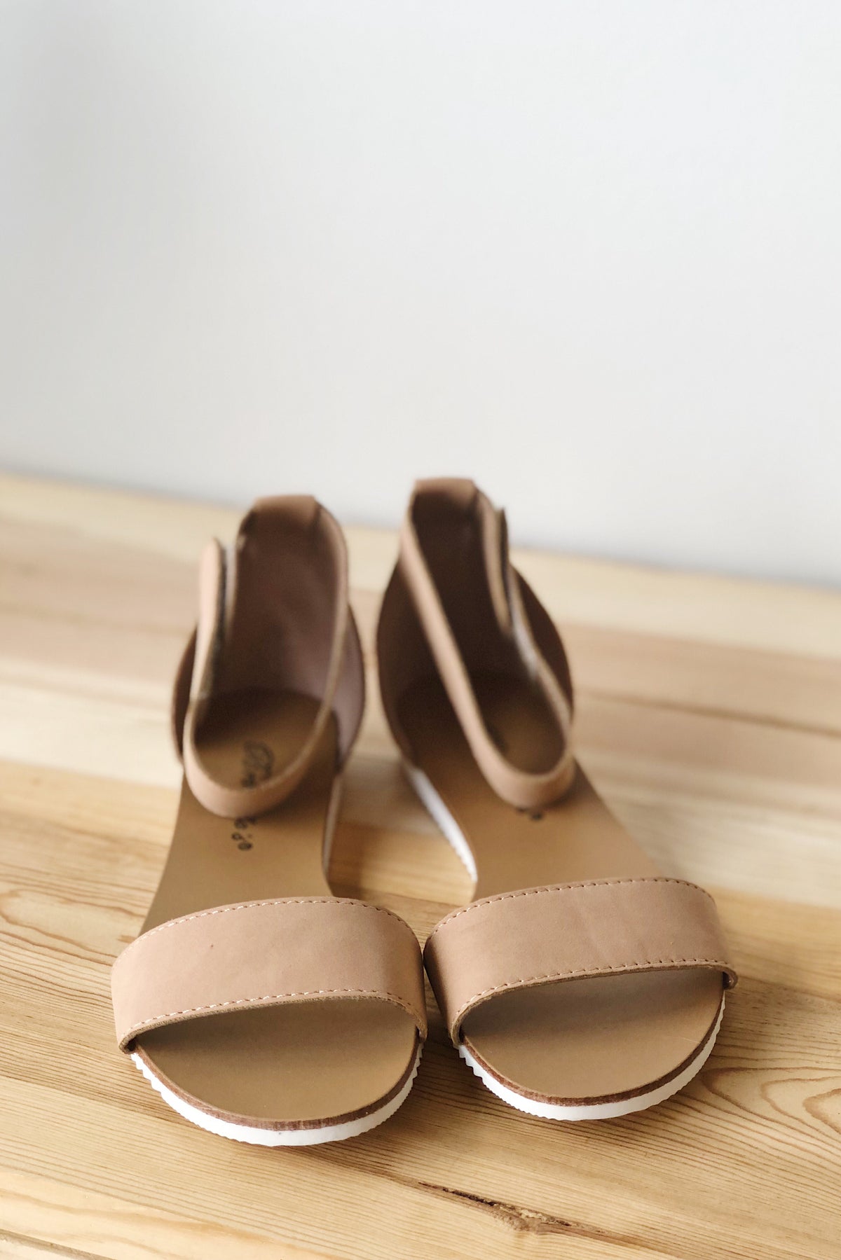 mode, Gratitude sandals