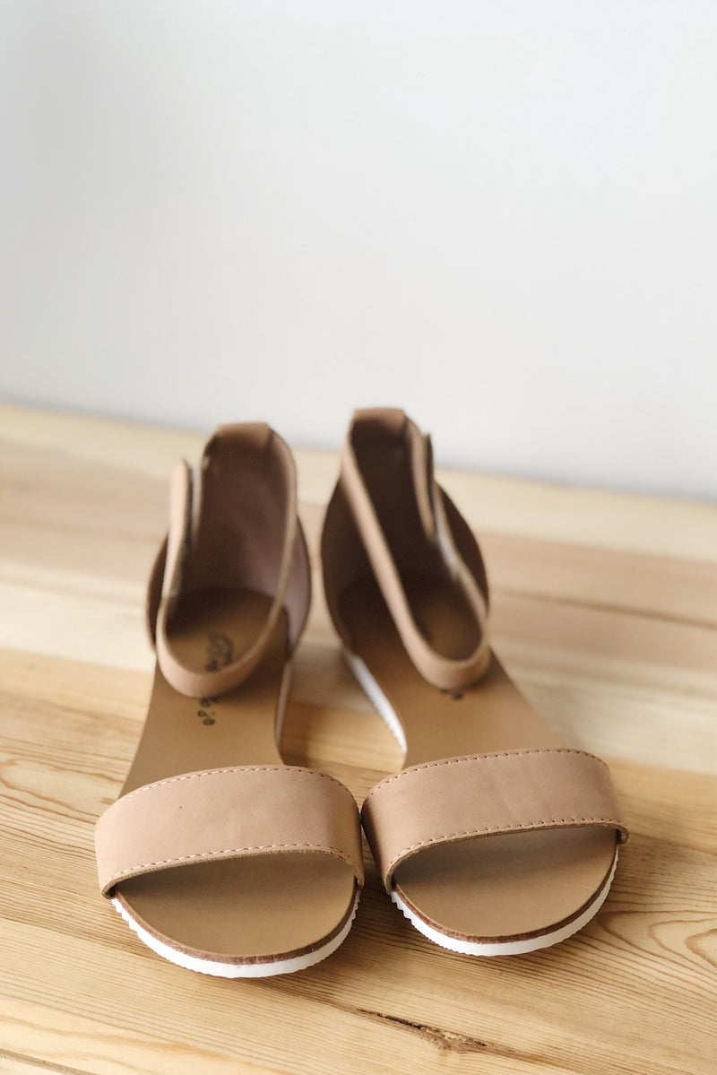 mode, Gratitude sandals