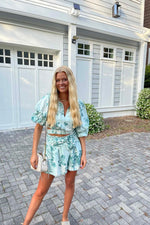 mode, roses in bloom top