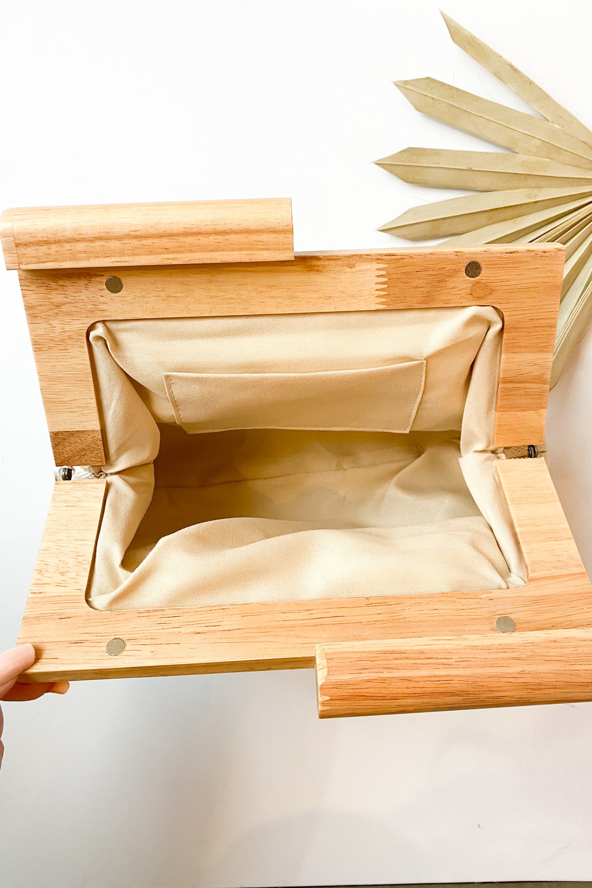 mode, paloma clutch