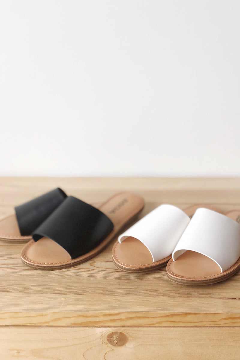 mode, Humble heart sandals