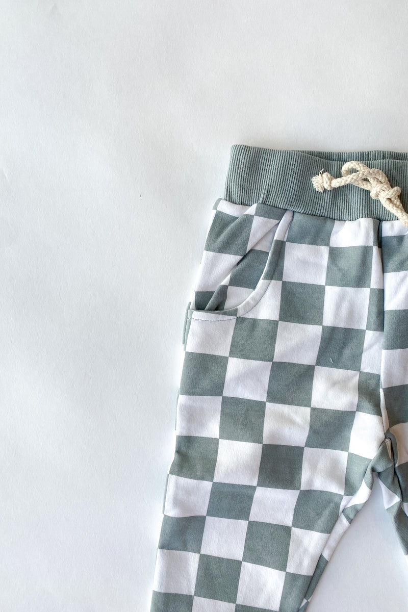 mode, checkered joggers