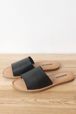 mode, Humble heart sandals