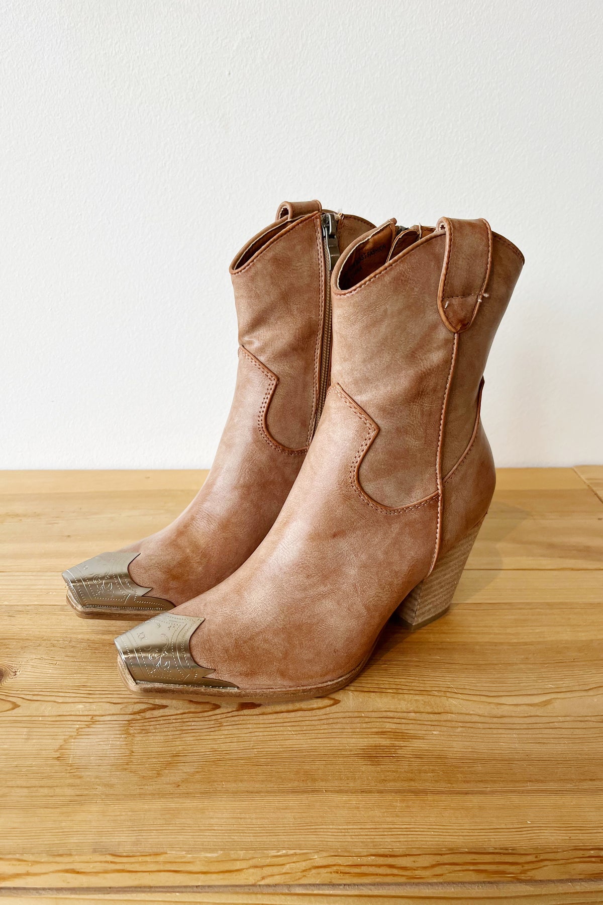mode, dakota boot