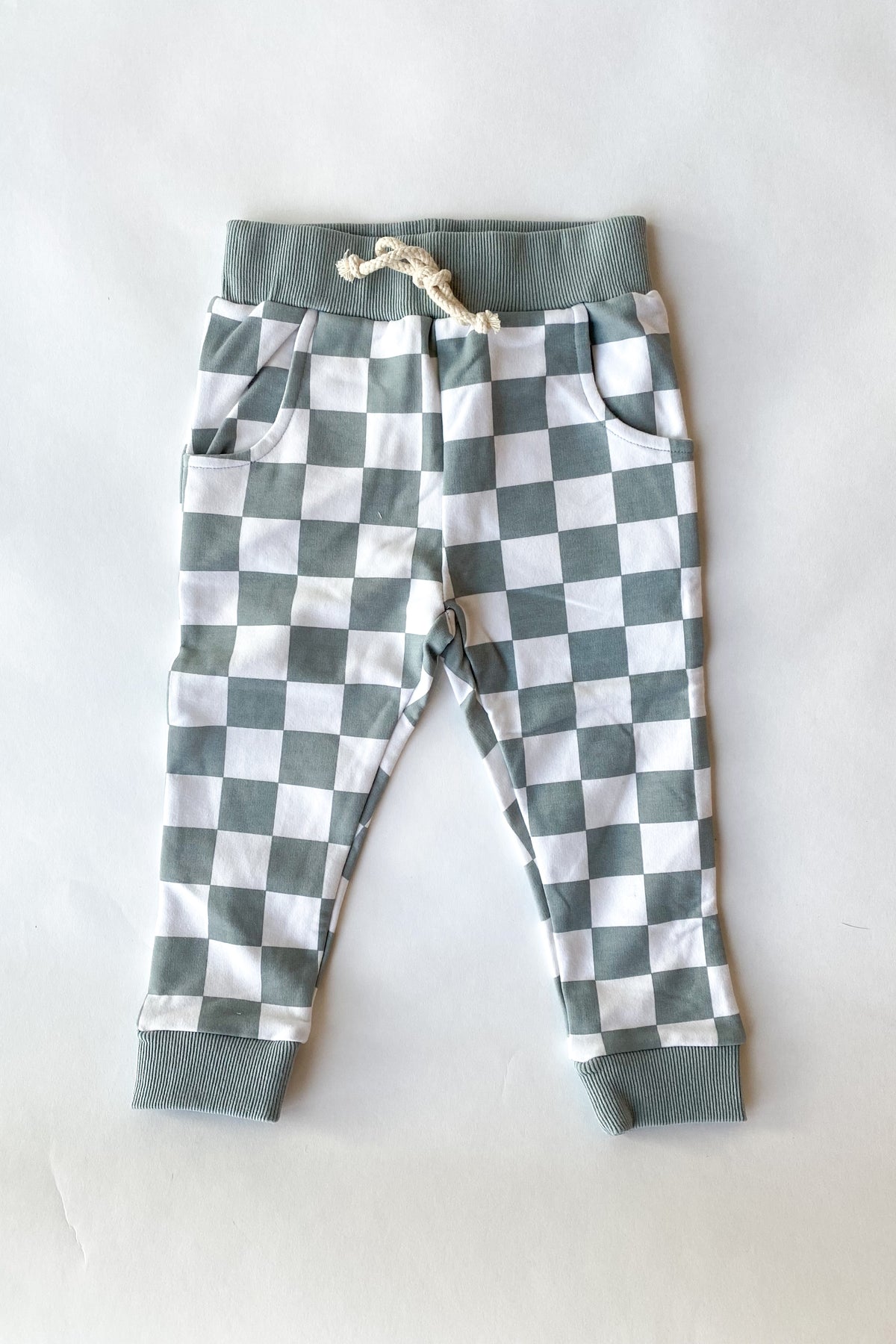 mode, checkered joggers