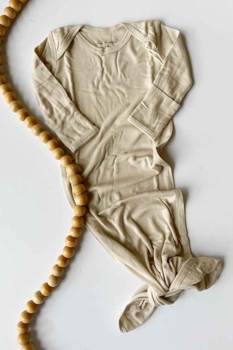 mode, knotted gown