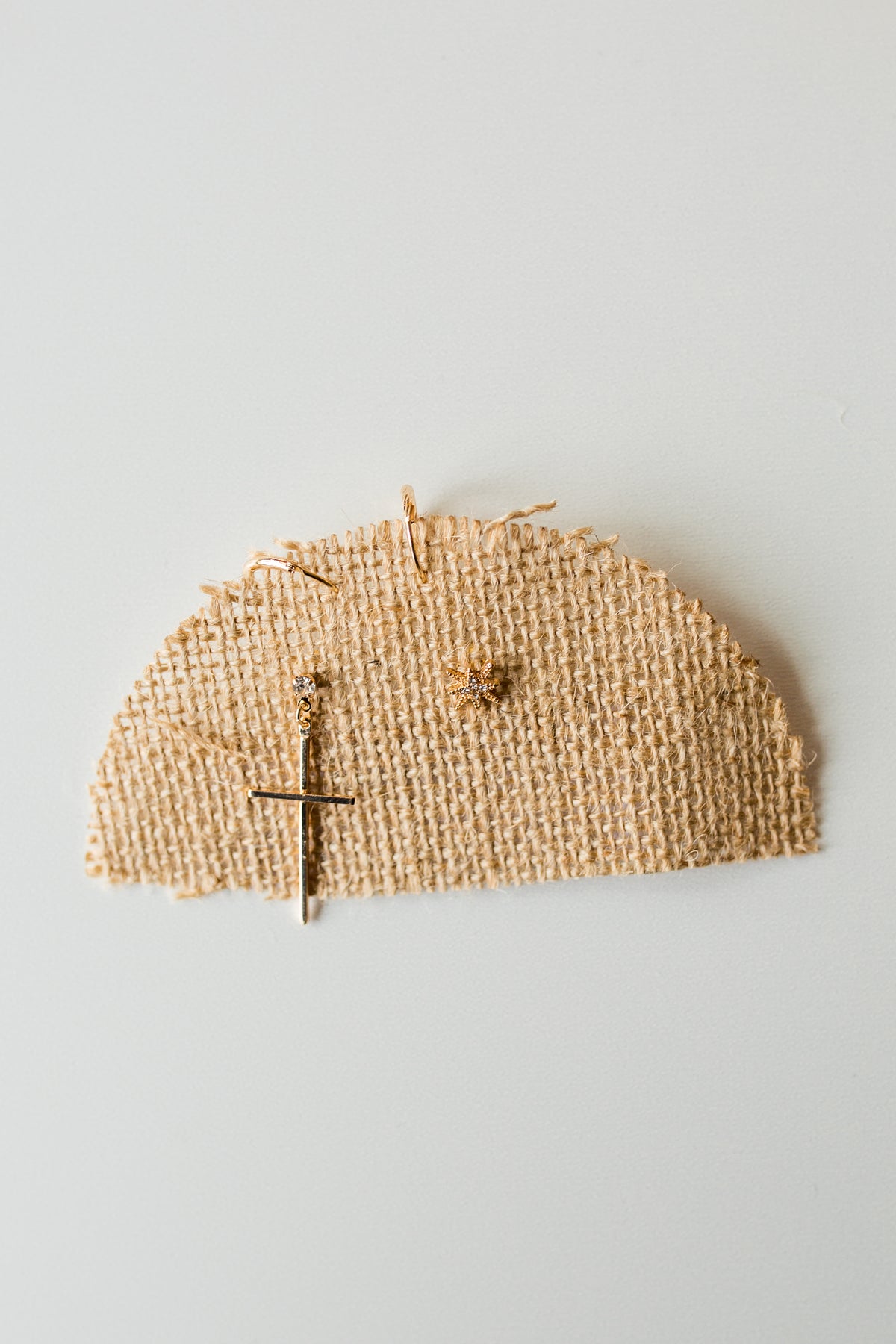 mode, open arms earring set
