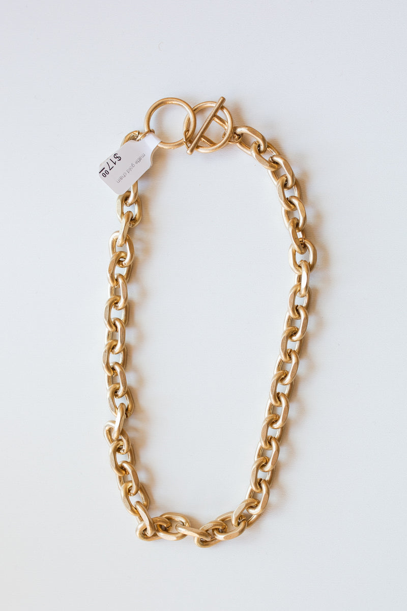 mode, matte gold chain