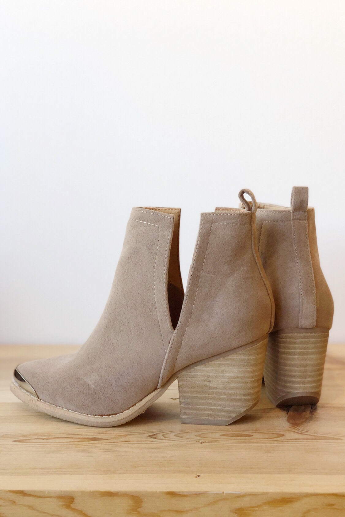 mode, click side cut bootie