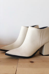 mode, compliments bootie