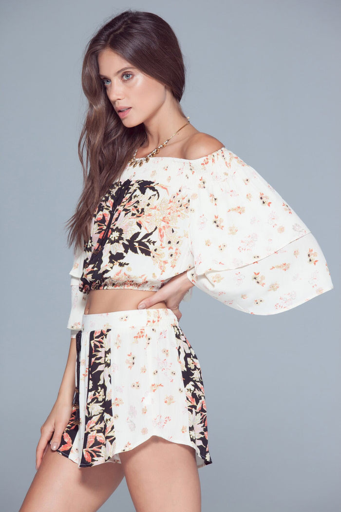 mode, Poinsettia floral blouse