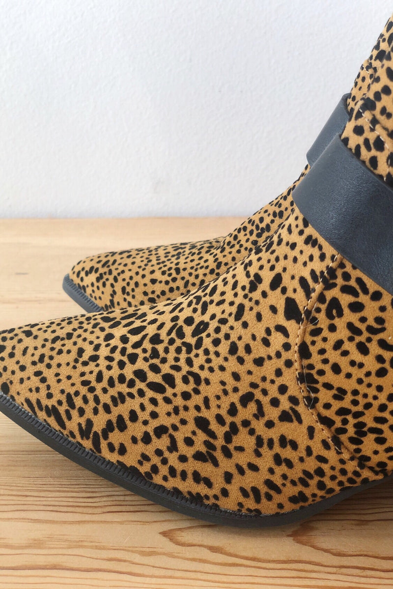 mode, step into love buckle bootie