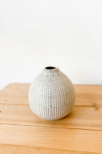 mode, stoneware textured vase