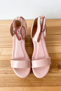 mode, upbeat chunky sandal