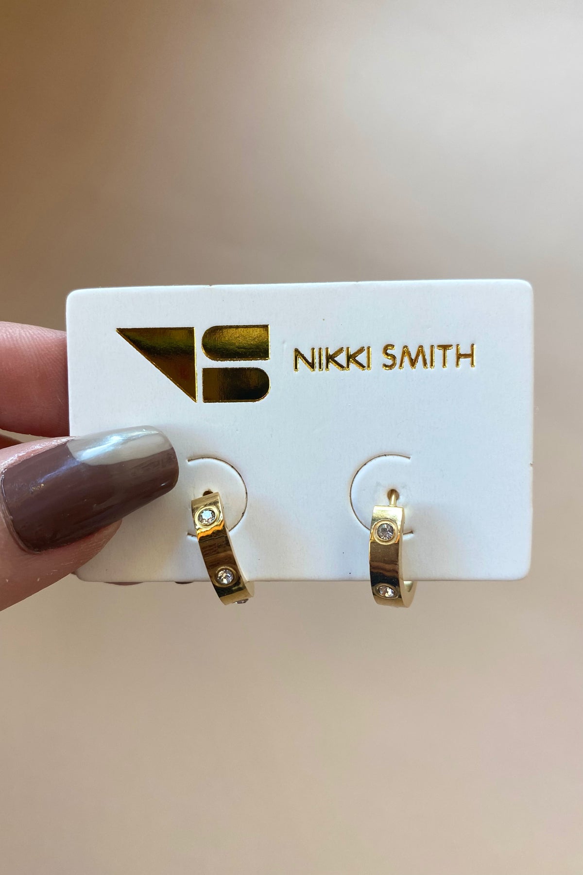 mode, corinne gold hoops