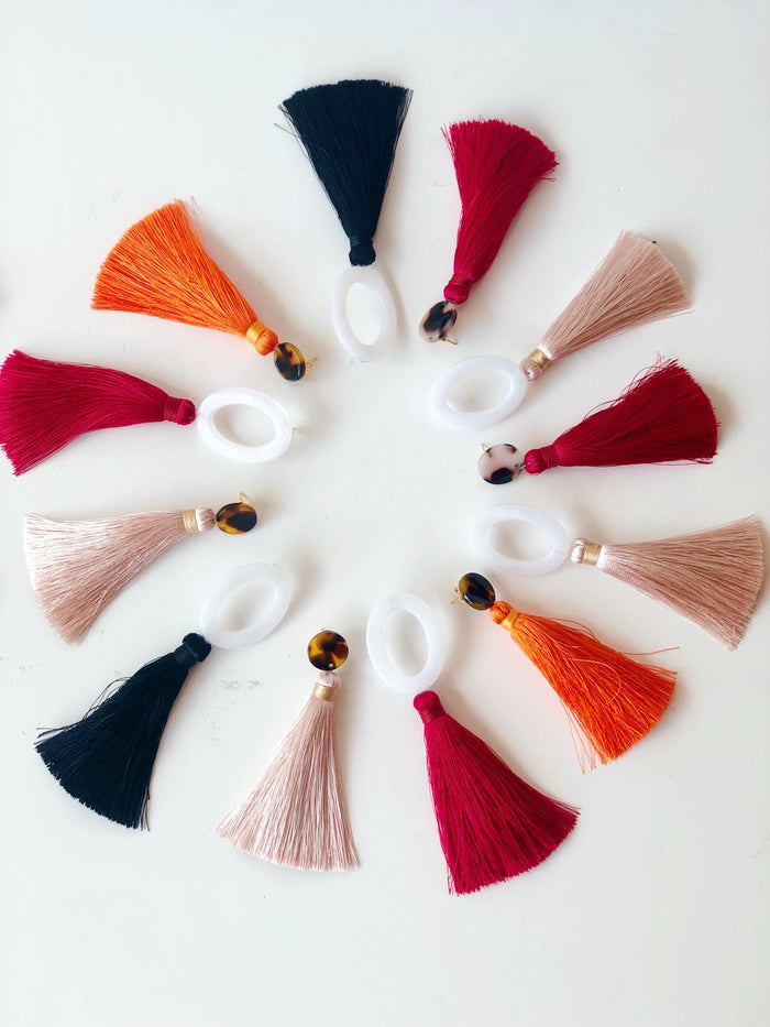 mode, fan club oval + tassel