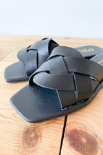 mode, walks on the beach sandal