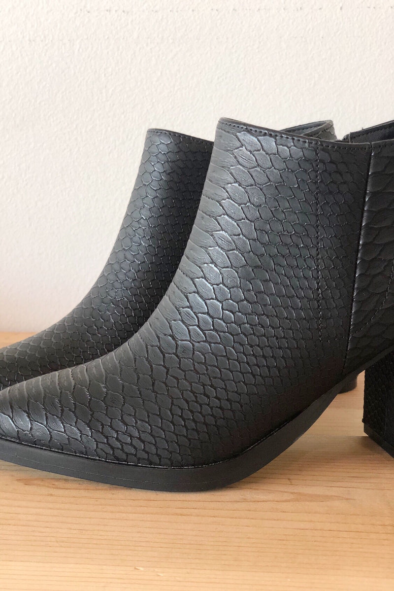 mode, compliments bootie