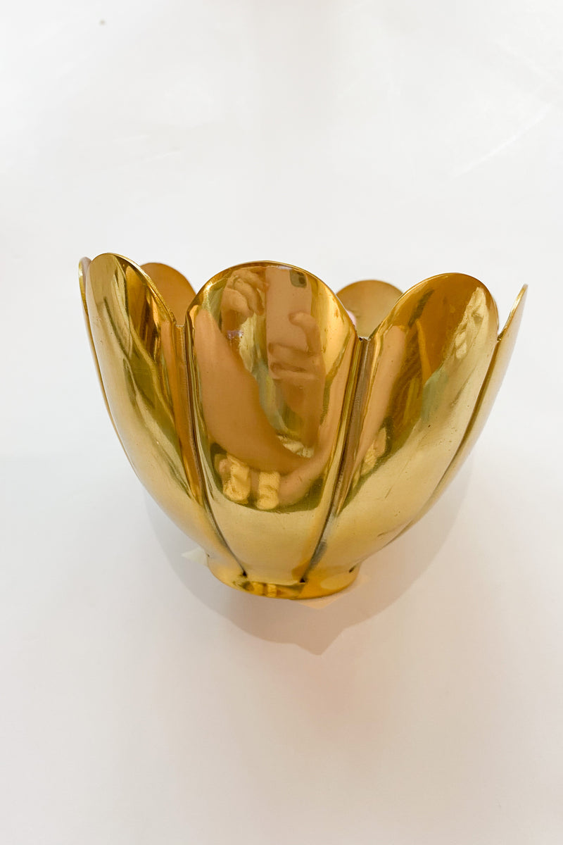 mode, med metal flower candle