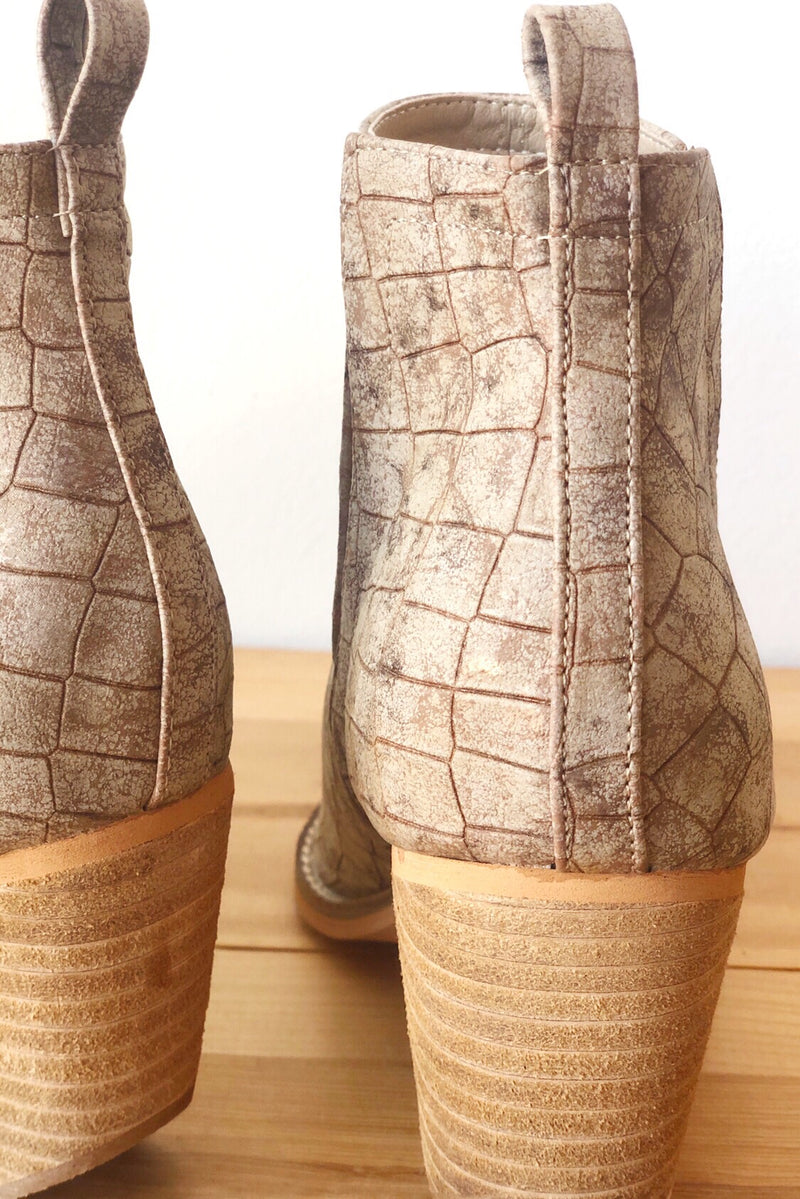 mode, wilder side slit bootie