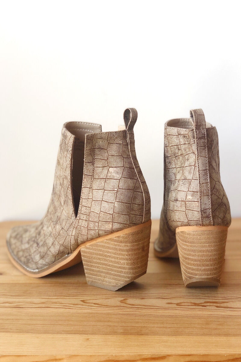 mode, wilder side slit bootie