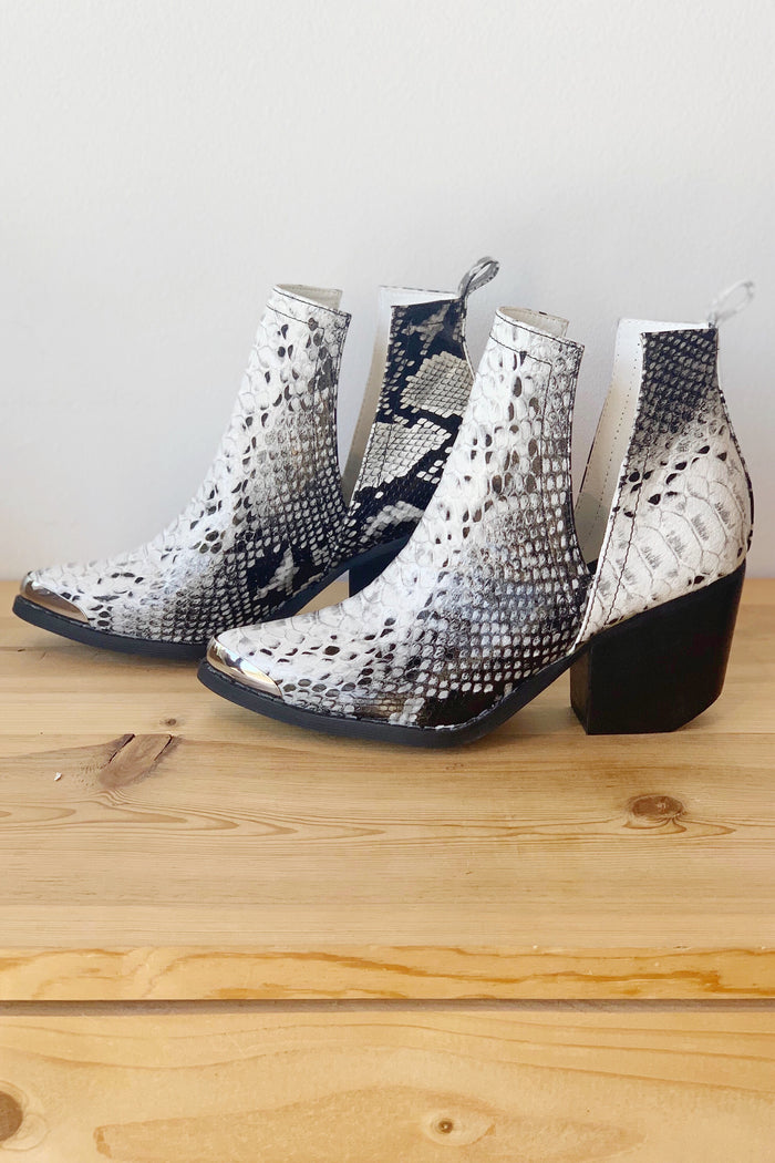 mode, give me your all slide slit bootie