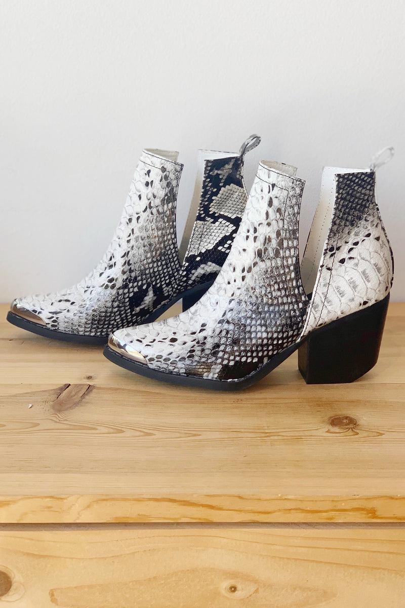 mode, give me your all slide slit bootie