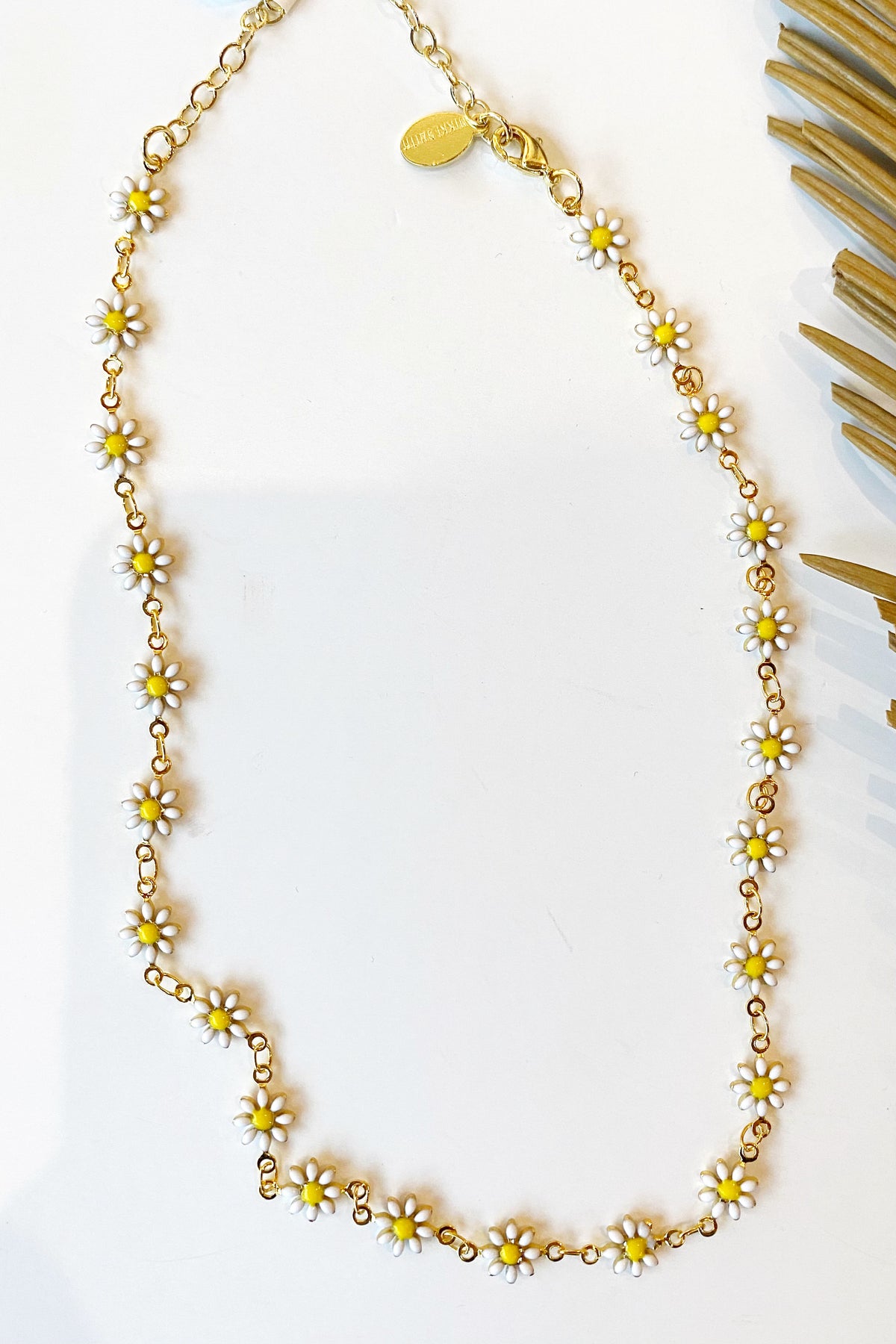 mode, daisy white choker