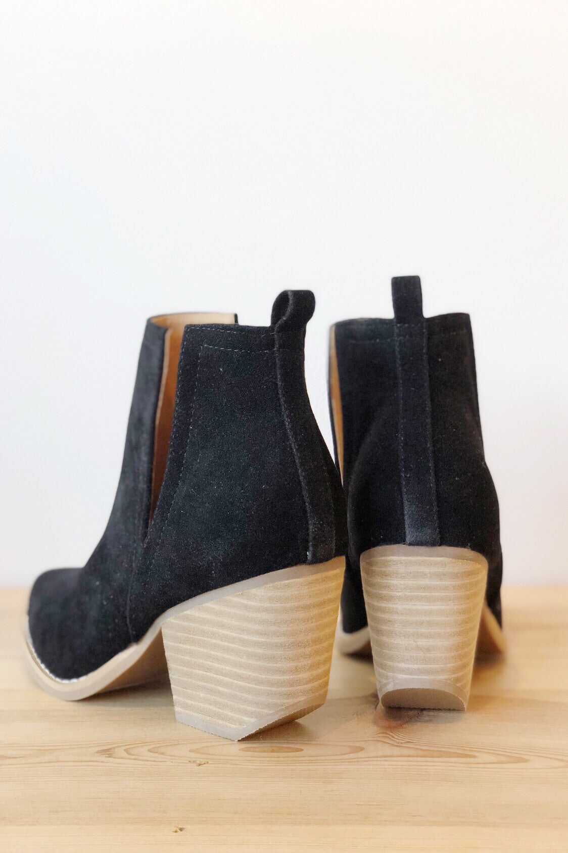 mode, click side cut bootie