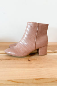 mode, feeling rosey bootie