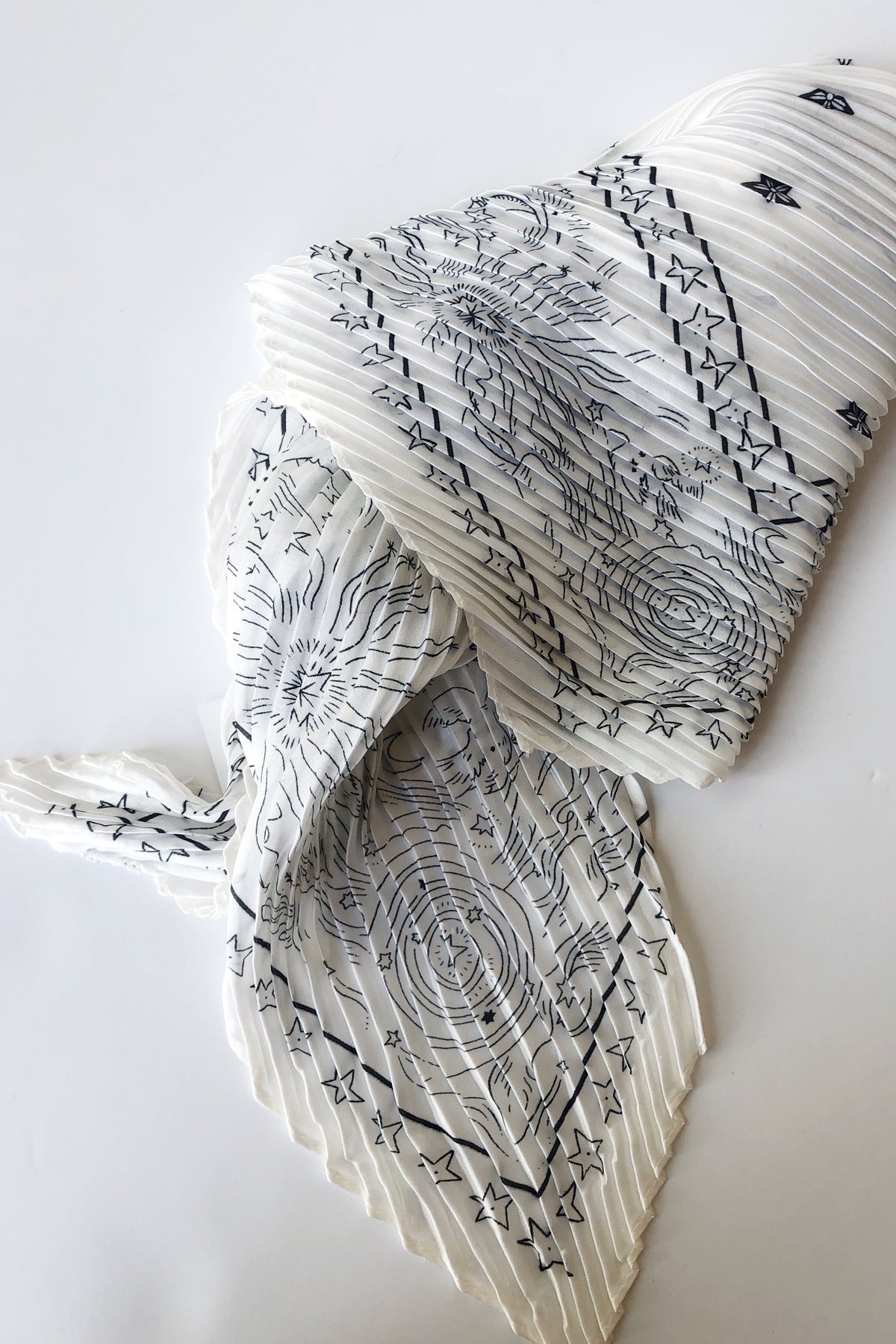 mode, star pleats scarf