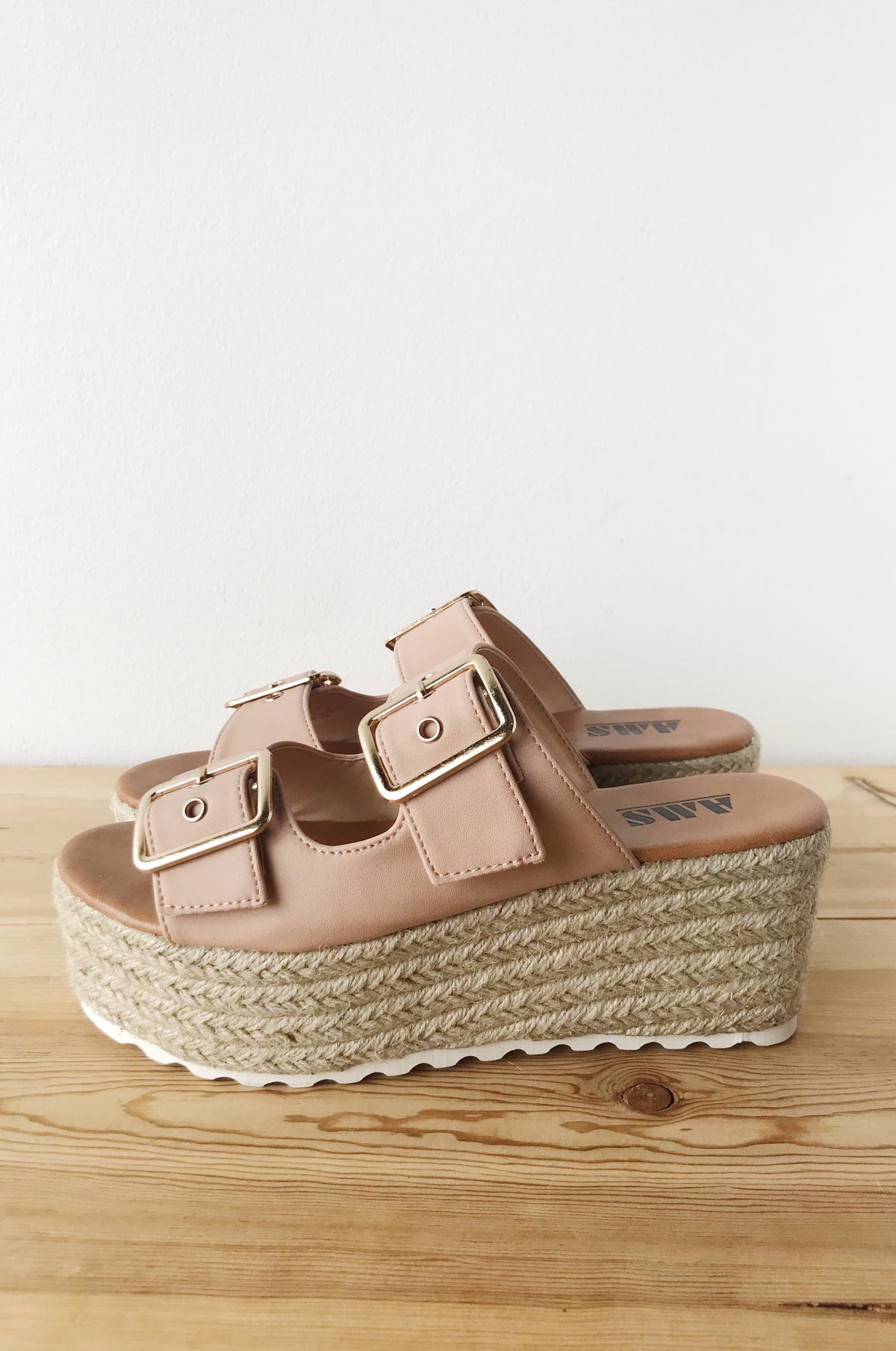 mode, fearless platform sandal