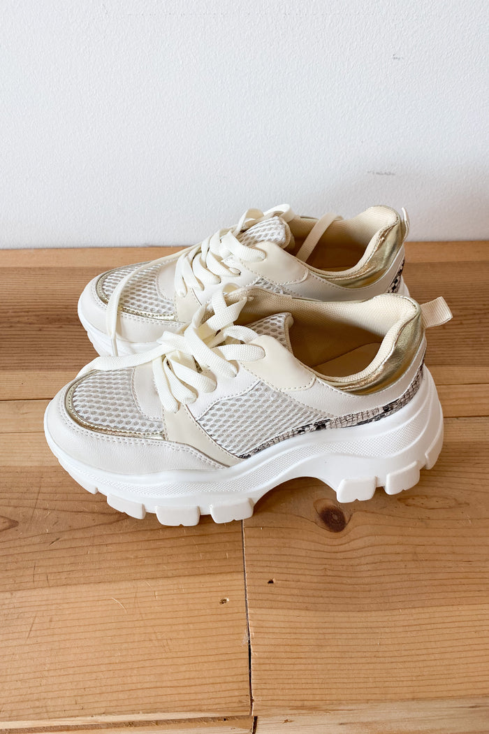mode, skipping along sneakers