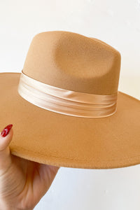 mode, Socialite hat
