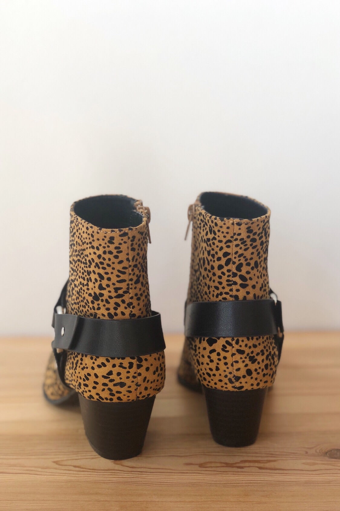 mode, step into love buckle bootie