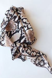 mode, hannah square scarf