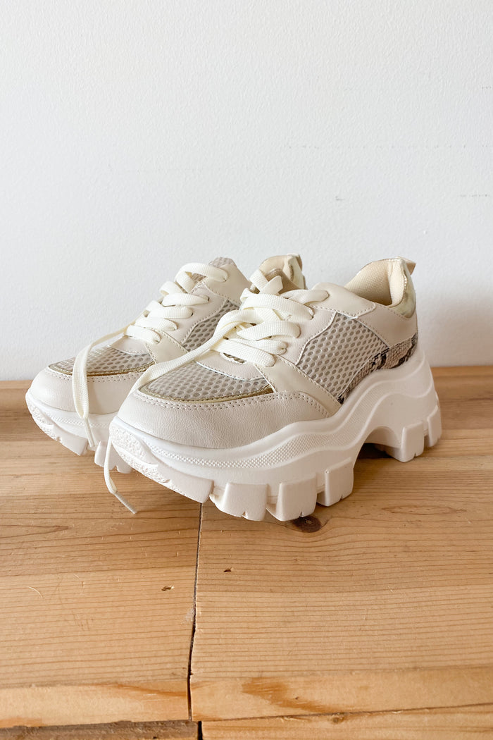 mode, skipping along sneakers