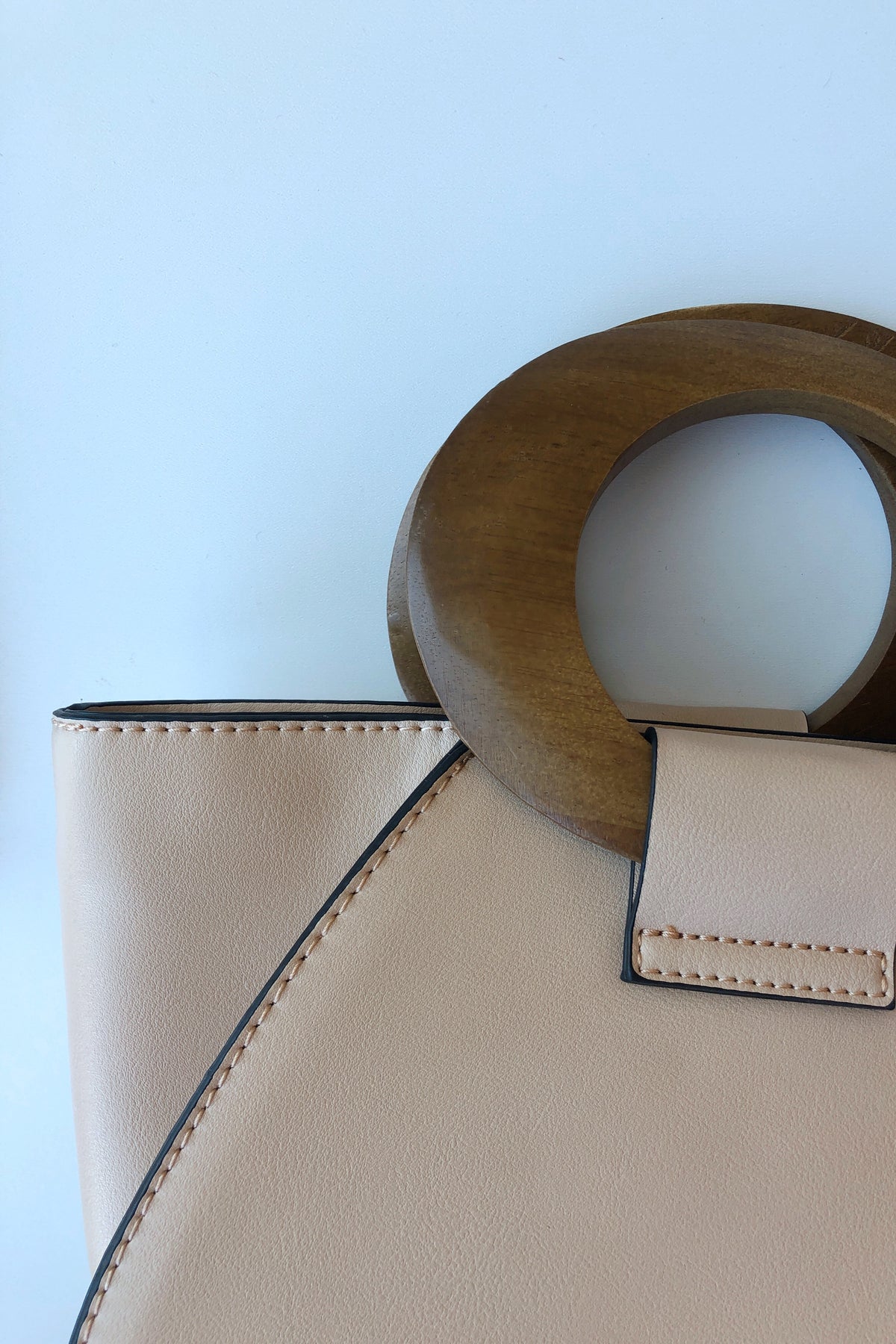mode, oval wooden handle bag