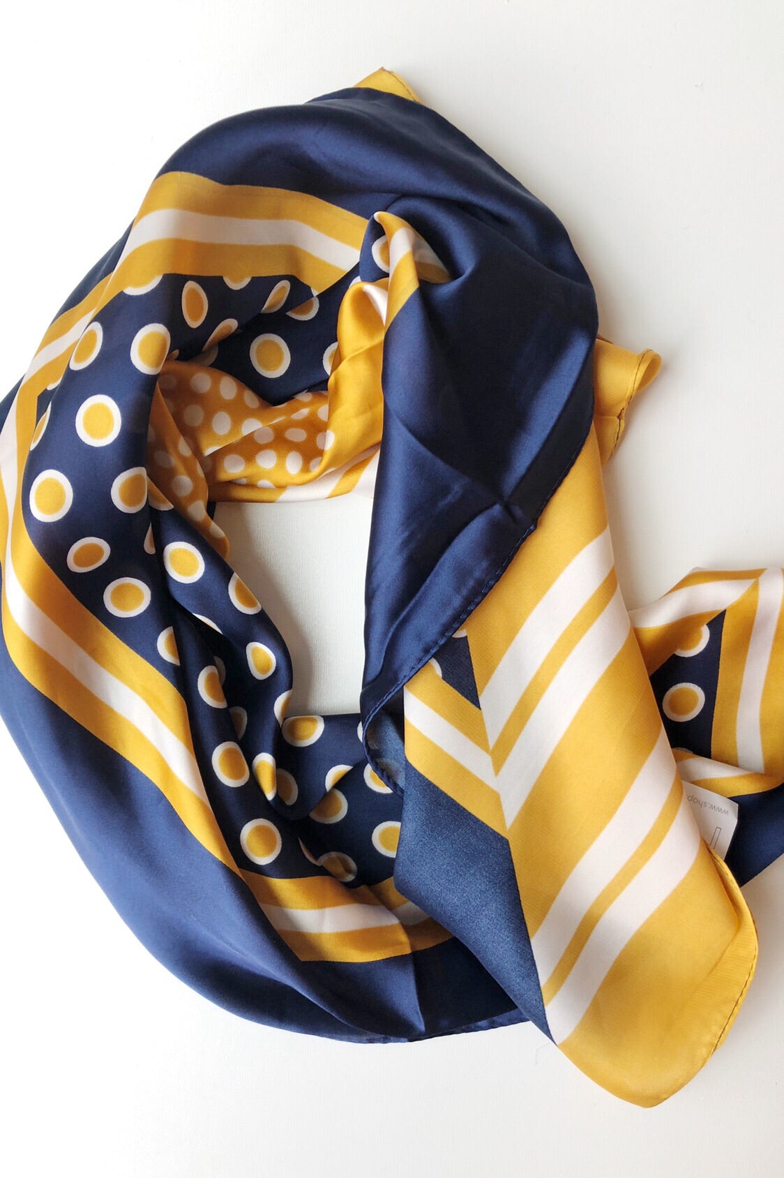 mode, Ellie square scarf