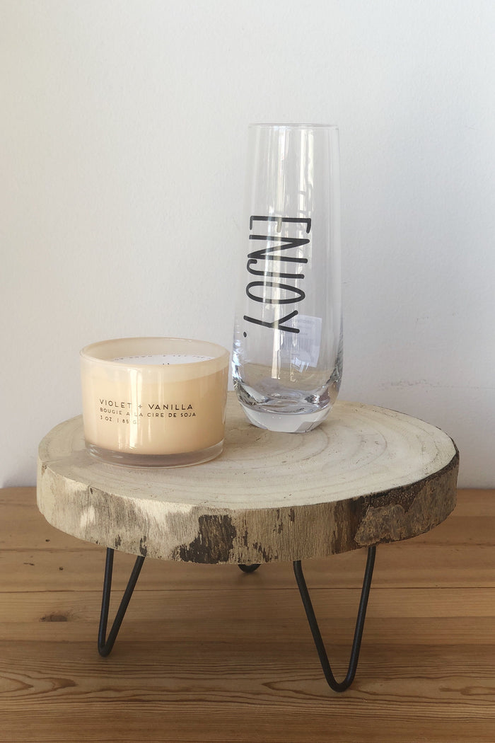 mode, wooden pedestal
