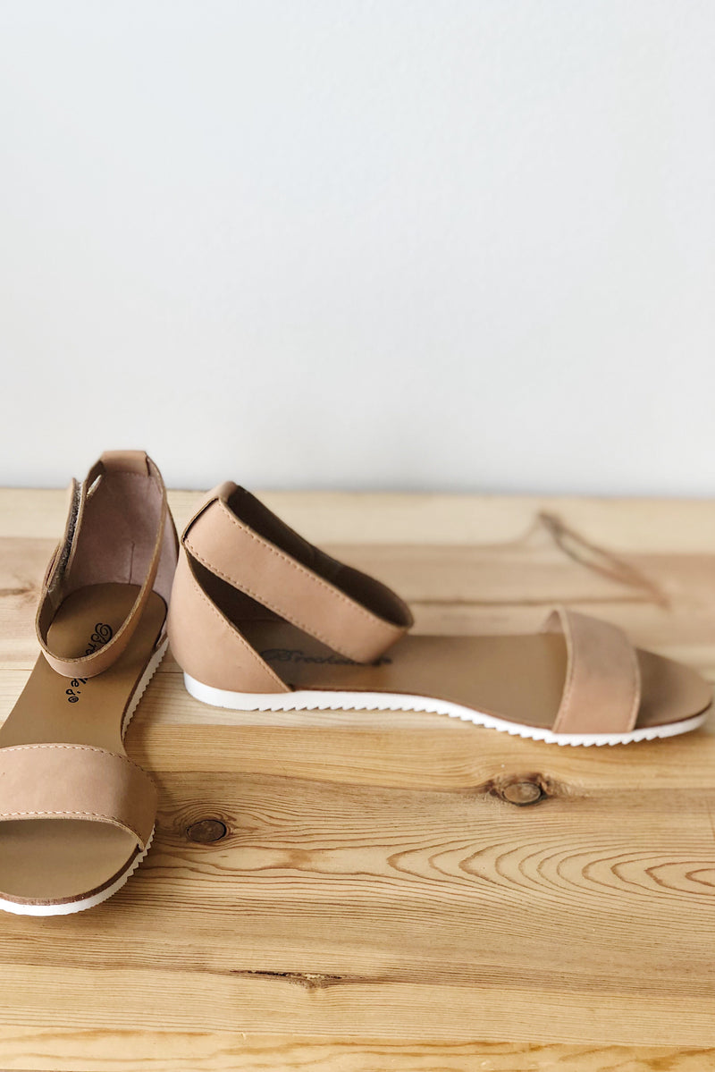 mode, Gratitude sandals